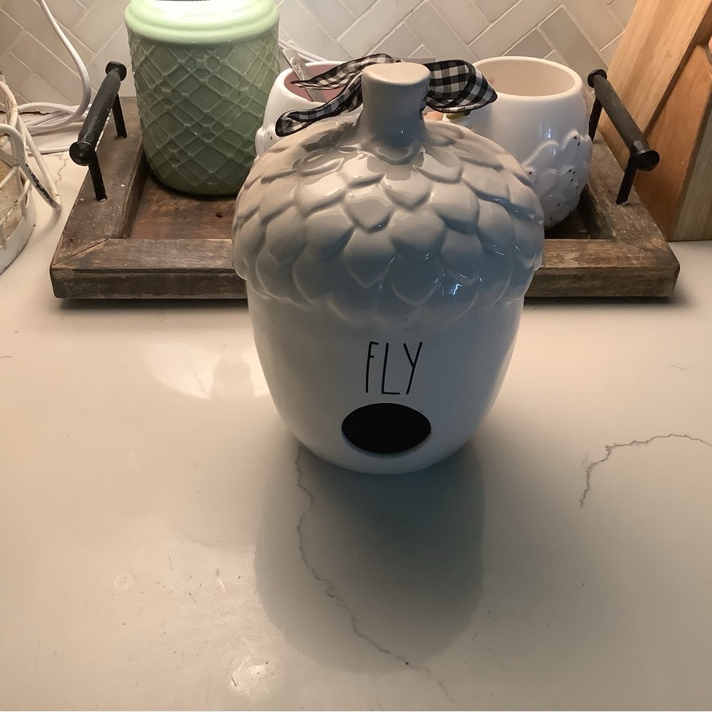 White Acorn Birdhouse